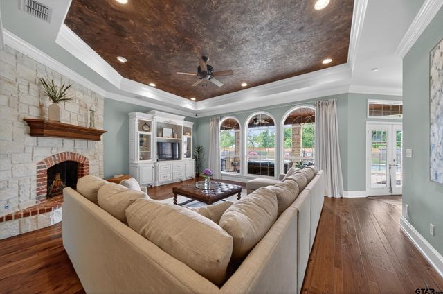 13051 Winding Oak, Lindale, TX 75771