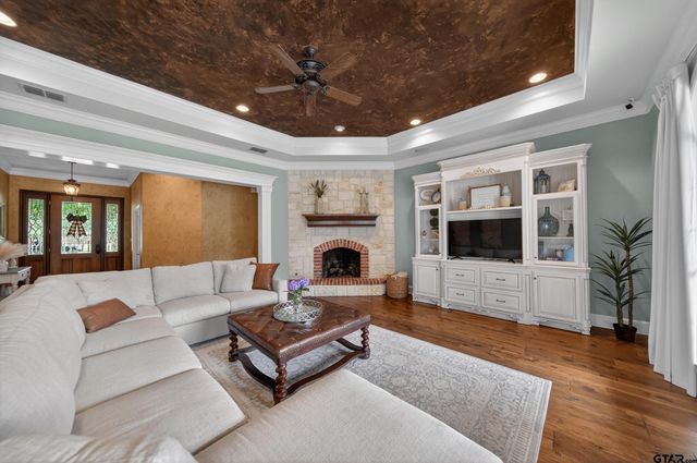 13051 Winding Oak, Lindale, TX 75771