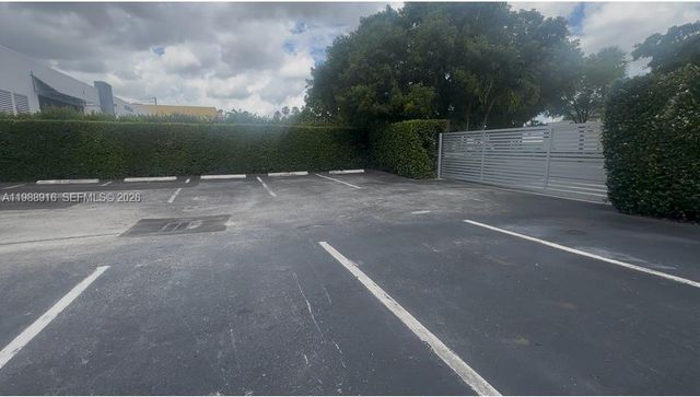 8080 NW 33rd St, Doral, FL 33122