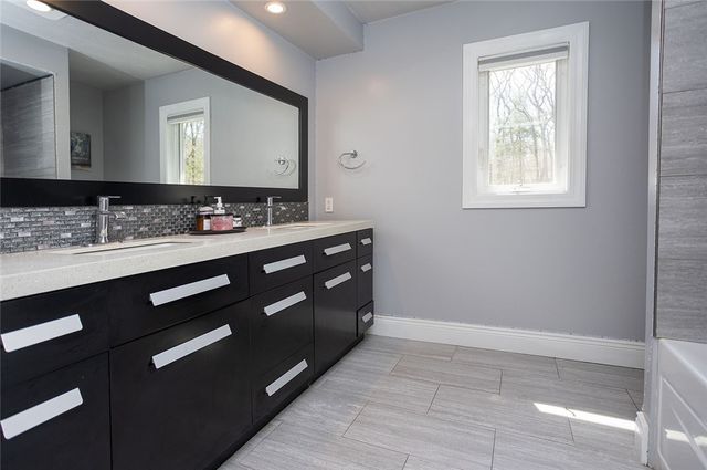 10 Arbor Way, East Greenwich, RI 02818