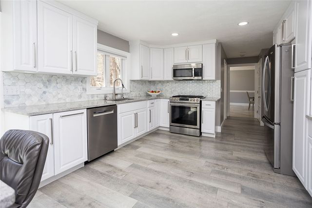 10 Arbor Way, East Greenwich, RI 02818