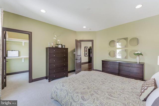 9113 DARA LN, Great Falls, VA 22066
