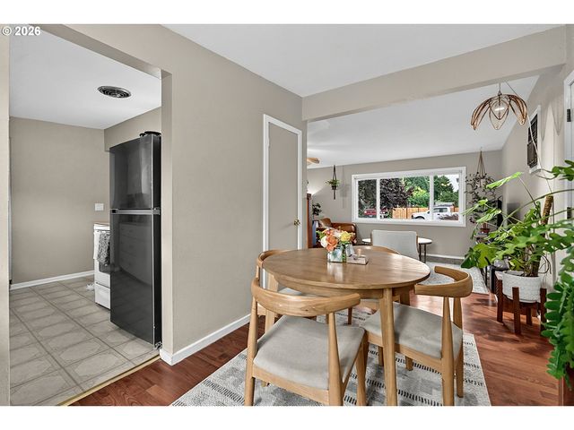 2078 DEWEY St, Eugene, OR 97402