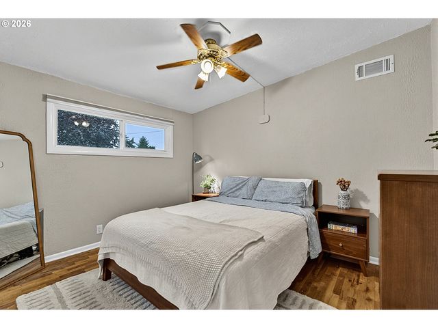 2078 DEWEY St, Eugene, OR 97402