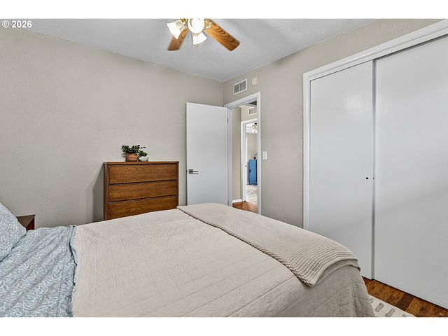 2078 DEWEY St, Eugene, OR 97402