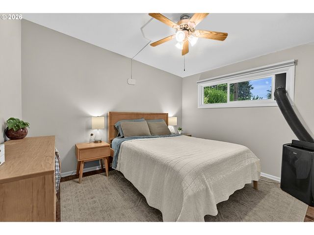 2078 DEWEY St, Eugene, OR 97402
