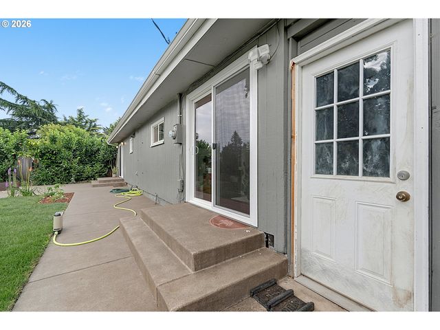 2078 DEWEY St, Eugene, OR 97402