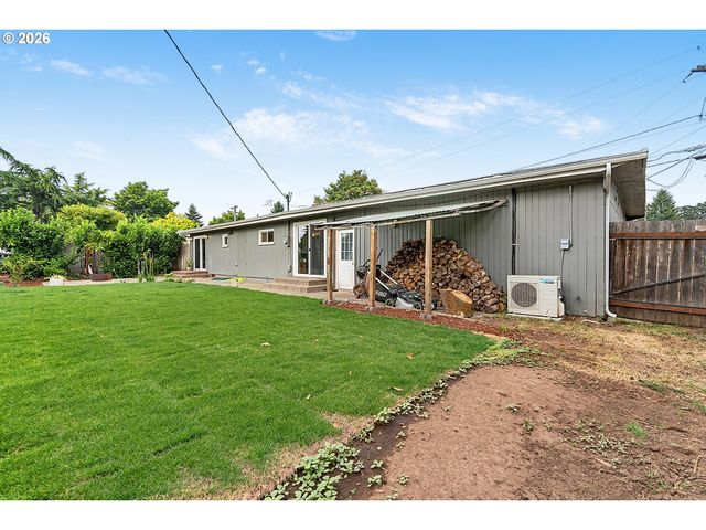 2078 DEWEY St, Eugene, OR 97402