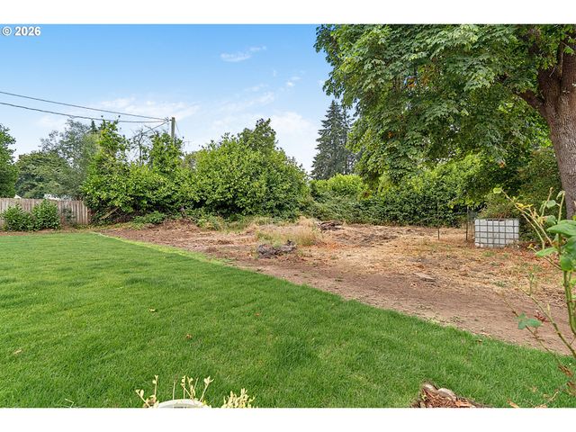 2078 DEWEY St, Eugene, OR 97402