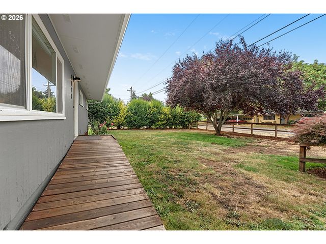 2078 DEWEY St, Eugene, OR 97402