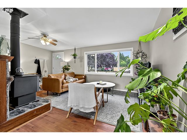 2078 DEWEY St, Eugene, OR 97402
