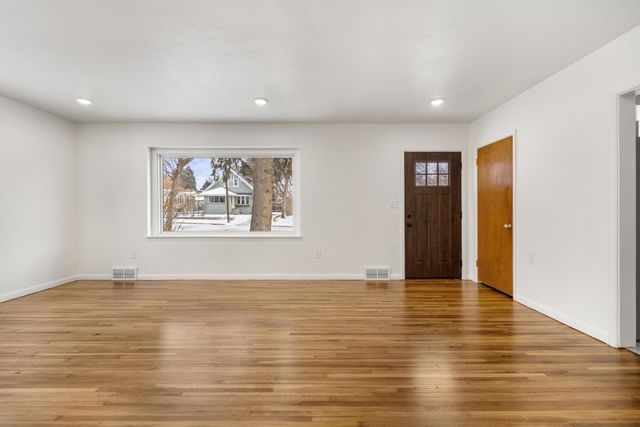 907 2nd st NE, Minot, ND 58703