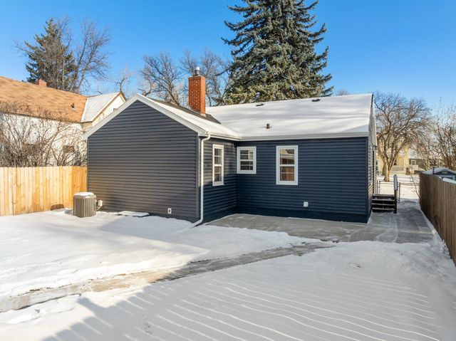 907 2nd st NE, Minot, ND 58703