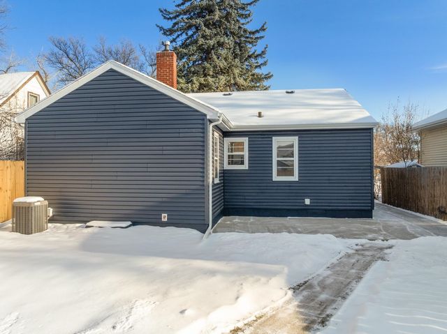 907 2nd st NE, Minot, ND 58703