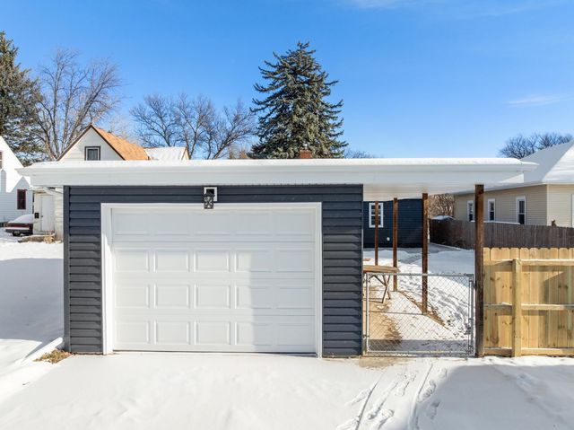 907 2nd st NE, Minot, ND 58703