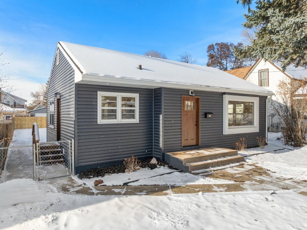 907 2nd st NE, Minot, ND 58703