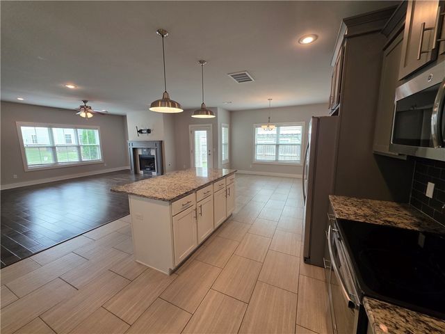6521 W Knoll View Way, Rogers, AR 72758