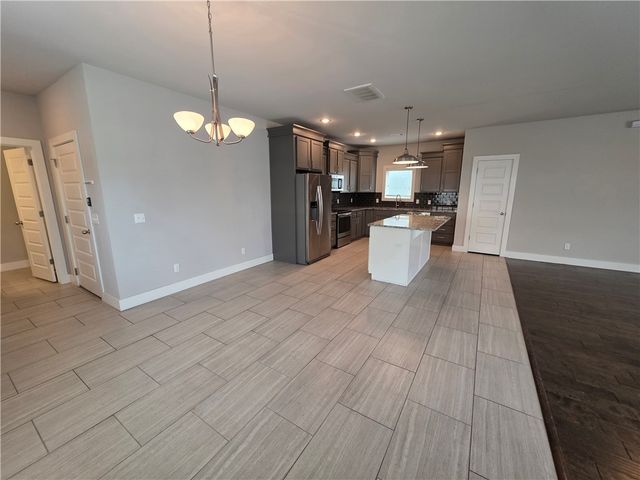 6521 W Knoll View Way, Rogers, AR 72758