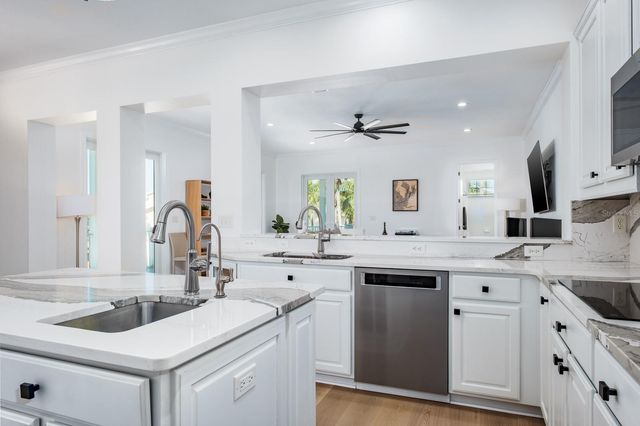 1700 OYSTER POINT WAY, Palm Harbor, FL 34683