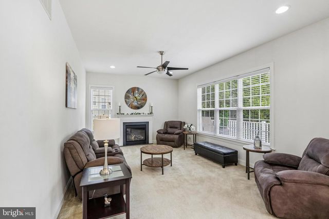 33 VENUTI DR, Aston, PA 19014