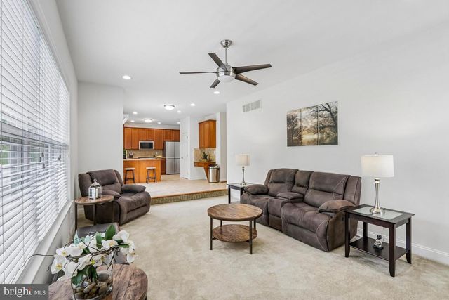 33 VENUTI DR, Aston, PA 19014