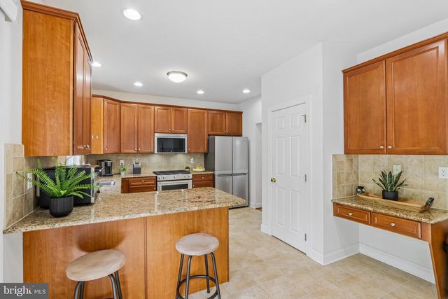 33 VENUTI DR, Aston, PA 19014