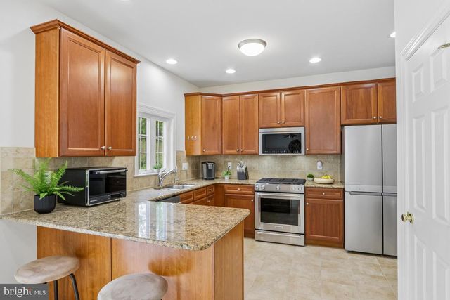 33 VENUTI DR, Aston, PA 19014
