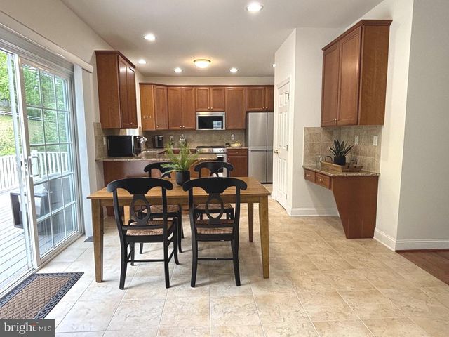 33 VENUTI DR, Aston, PA 19014