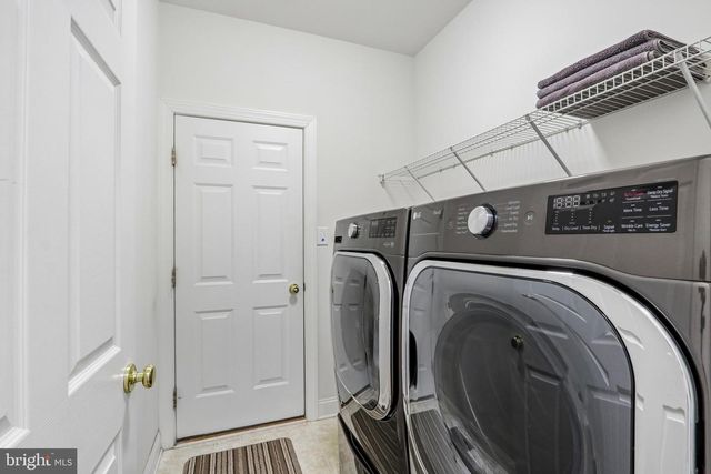 33 VENUTI DR, Aston, PA 19014