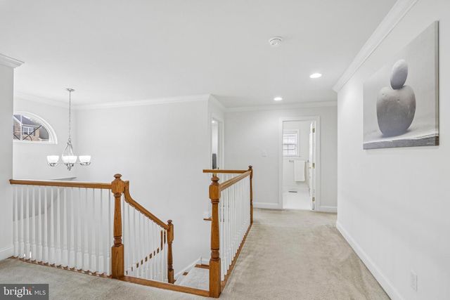 33 VENUTI DR, Aston, PA 19014