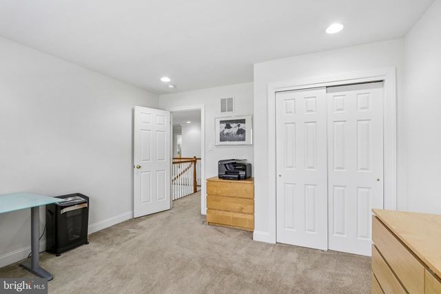 33 VENUTI DR, Aston, PA 19014