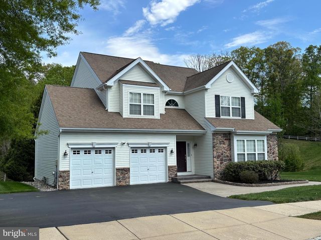 33 VENUTI DR, Aston, PA 19014
