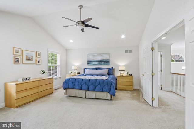 33 VENUTI DR, Aston, PA 19014