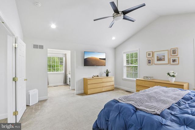 33 VENUTI DR, Aston, PA 19014