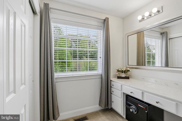 33 VENUTI DR, Aston, PA 19014