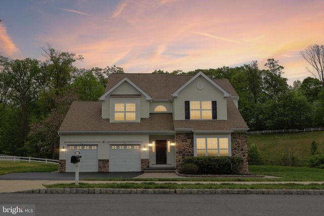 33 VENUTI DR, Aston, PA 19014