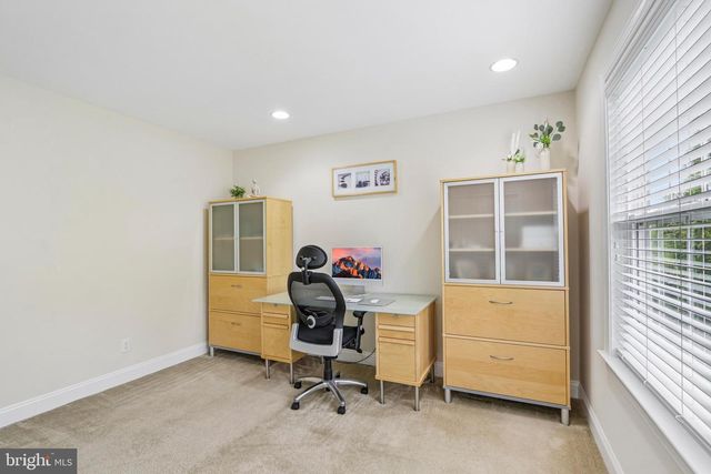 33 VENUTI DR, Aston, PA 19014