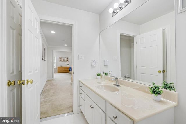 33 VENUTI DR, Aston, PA 19014