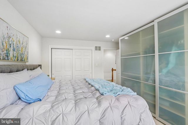 33 VENUTI DR, Aston, PA 19014
