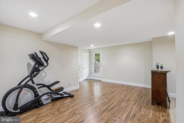 33 VENUTI DR, Aston, PA 19014