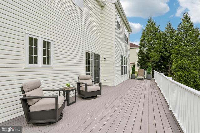 33 VENUTI DR, Aston, PA 19014