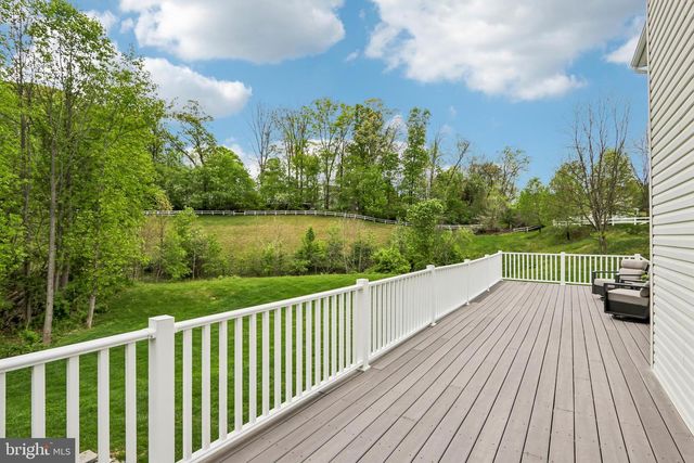 33 VENUTI DR, Aston, PA 19014