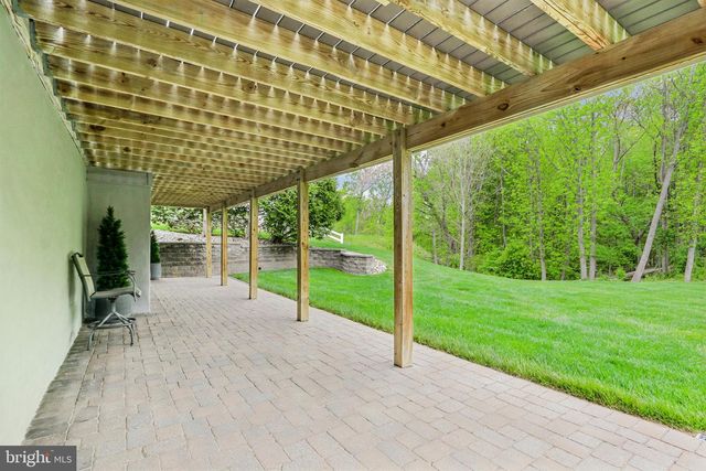 33 VENUTI DR, Aston, PA 19014