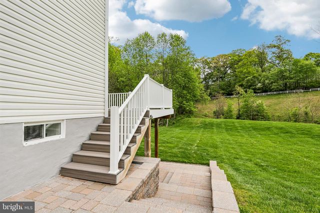 33 VENUTI DR, Aston, PA 19014