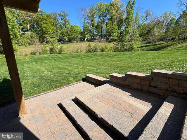 33 VENUTI DR, Aston, PA 19014
