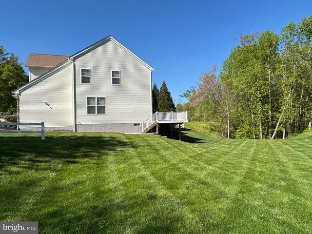33 VENUTI DR, Aston, PA 19014