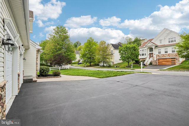 33 VENUTI DR, Aston, PA 19014