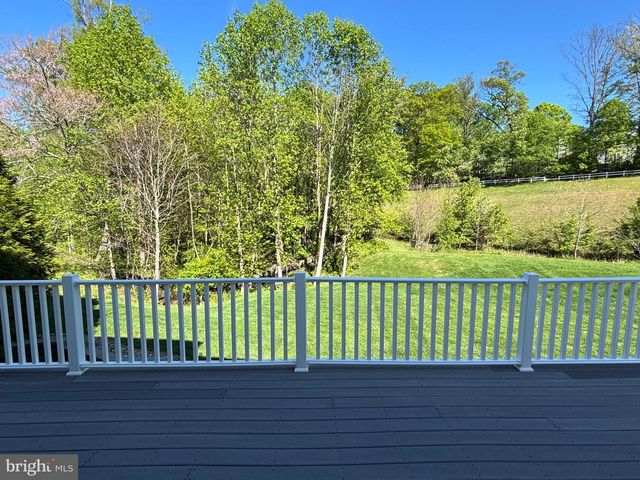 33 VENUTI DR, Aston, PA 19014