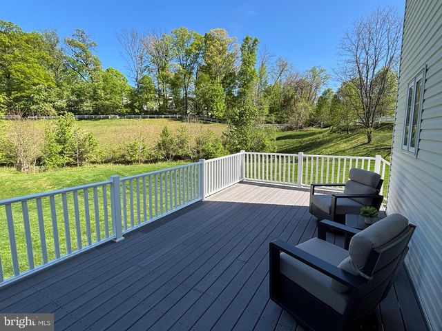 33 VENUTI DR, Aston, PA 19014