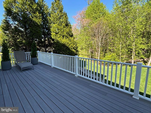 33 VENUTI DR, Aston, PA 19014